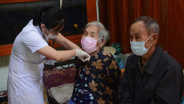 ần chuẩn bị tinh thần mình sẽ liên lạc với ai, liên lạc với bệnh viện nào khi không may mắc bệnh. (Ảnh minh hoạ: Báo Bắc Giang).