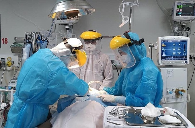 Gần 780 ca COVID-19 trong tình trạng nặng và rất nặng.