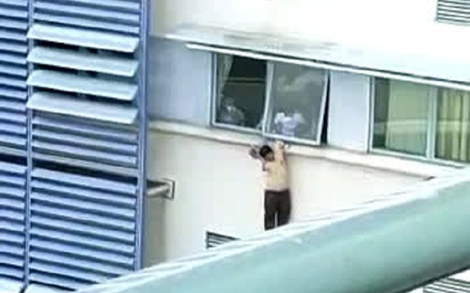 Nhập viện điều trị Covid-19 chưa bao lâu, bệnh nhân khiến cả bệnh viện nháo nhác vì hành động này Ảnh 2