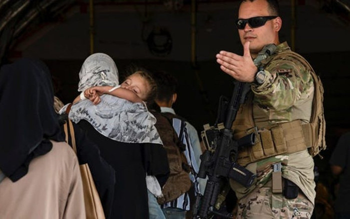 Vé máy bay giá 'cắt cổ' 6.500 USD/ghế cho người Mỹ muốn rời Afghanistan Ảnh 2