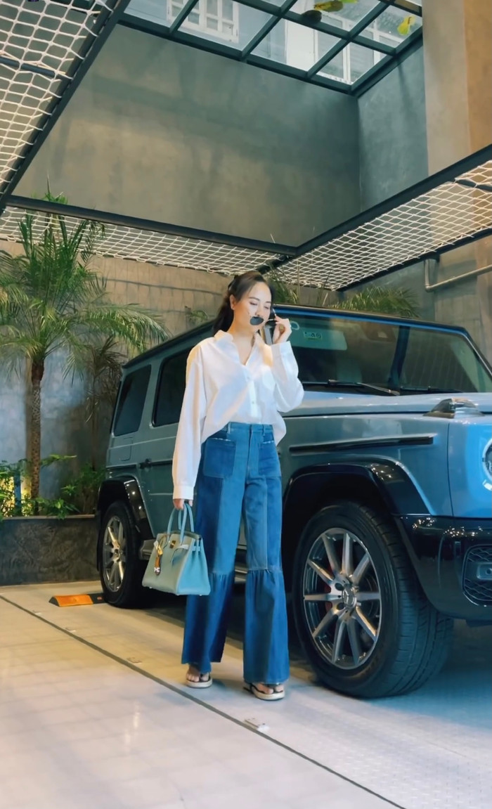 Ở nhà mùa dịch, Đàm Thu Trang quay clip lên đồ 'lồng lộn' khiến ai cũng trầm trồ.