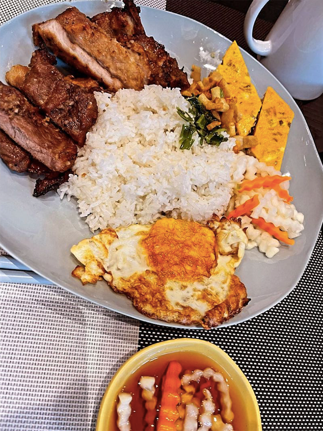 Dĩa 'Cơm tấm cô Trang' đầy xịn xò của cựu người mẫu xứ Lạng.