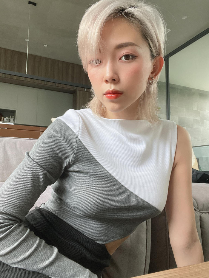 Được biết, phần thịt được Tóc Tiên 'vét tủ' để làm ra món cơm tấm gồm cốt lết, sườn cây và sườn heo Iberico đắt đỏ. 