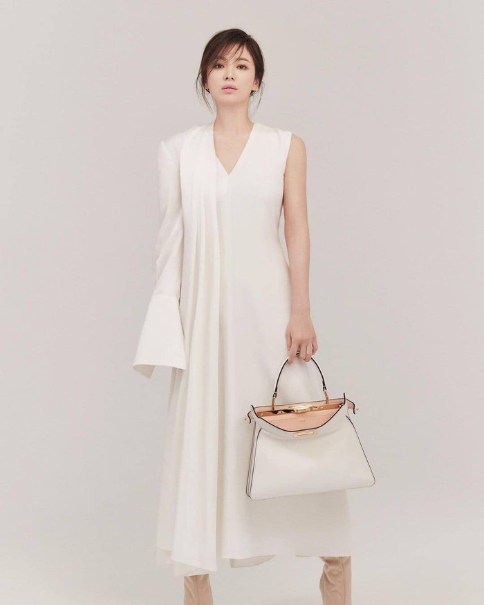 Song Hye Kyo luôn khiến khản giả khen ngợi hết lời khi cô khoác trên mình các items đến từ nhãn hàng Ý