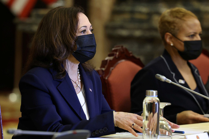 Trong chuyến đi của Phó tổng thống Kamala Harris, phía Mỹ nhấn mạnh đây không chỉ là dịp thể hiện cam kết sâu sắc của Mỹ với khu vực mà còn với mối quan hệ Việt - Mỹ. Trong các cuộc gặp lãnh đạo Việt Nam, bà Harris tái khẳng định cam kết của Mỹ đối với một Việt Nam mạnh mẽ, thịnh vượng và độc lập, cũng như một khu vực Ấn Độ Dương - Thái Bình Dương tự do, cởi mở, lành mạnh và kiên cường - Ảnh: REUTERS