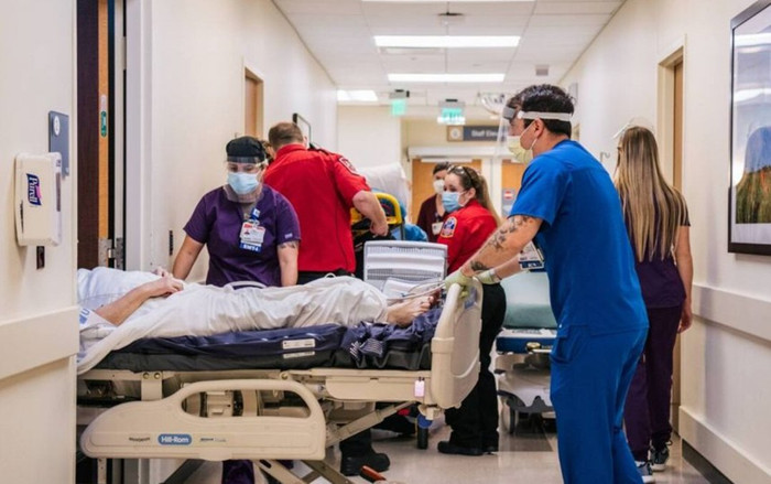 Hơn 500 người mắc Covid-19 nhập viện mỗi giờ ở Mỹ tuần qua Ảnh 2