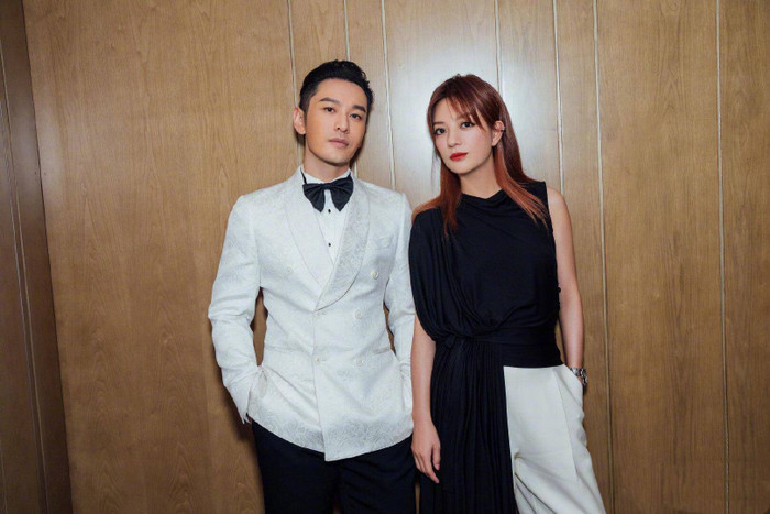 Sân khấu song ca đầy tình tứ của Huỳnh Hiểu Minh và Triệu Vy được chia sẻ rần rần.