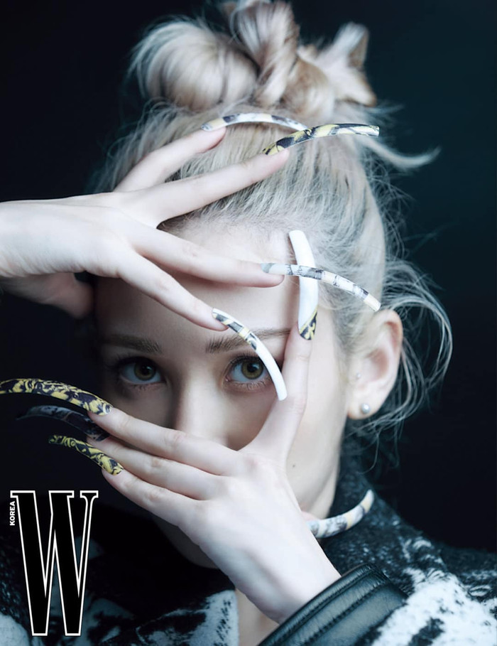 Jeon Somi xuất hiện trong ấn phẩm quan trọng nhất năm cả tạp chí W Korea số tháng 9