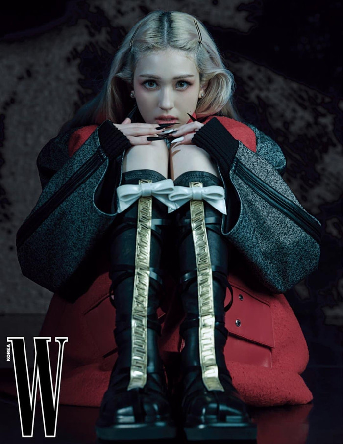 Mỹ nhân lai chung nhà với BlackPink mang vẻ đẹp ma mị , sắc sảo của mình trong các shoot hình 