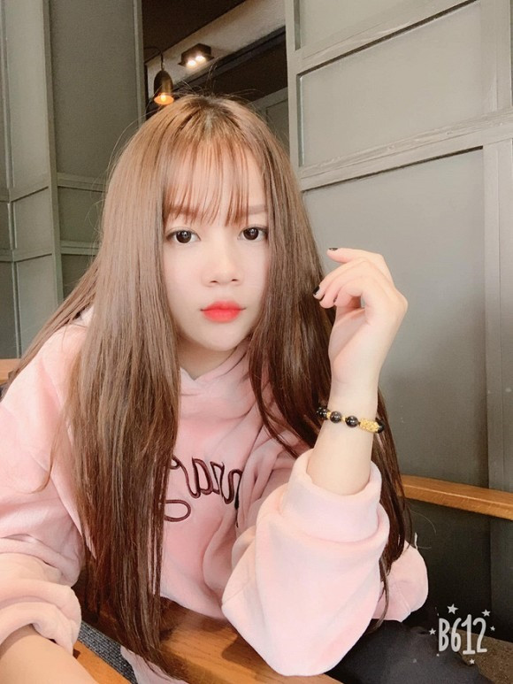 '1001 biểu cảm' khác nhau của hội bạn gái các cầu thủ đội tuyển Việt Nam Ảnh 10