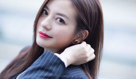 Theo cộng đồng fans của Triệu Vy, nữ diễn viên hiện tại đang ở Pháp.