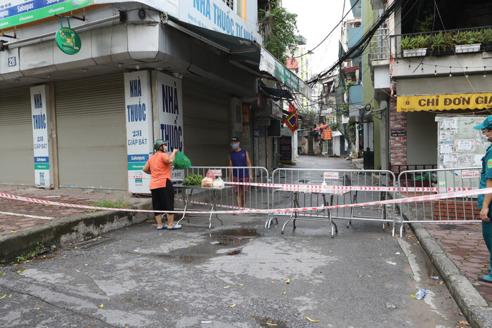 Toàn bộ người dân trong vùng cách ly tuyệt đối không được rời khỏi nơi cư trú.