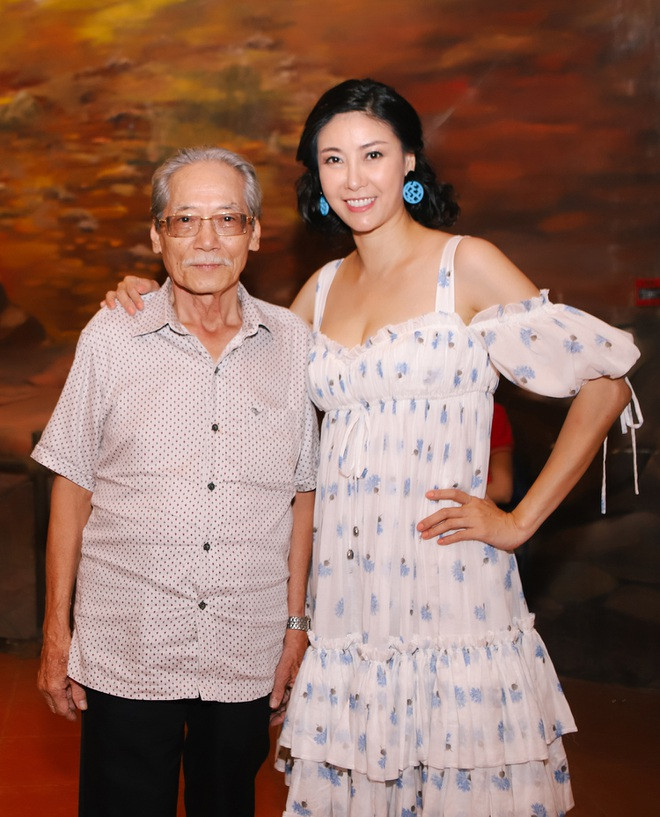 Hà Kiều Anh bên cạnh ba dượng