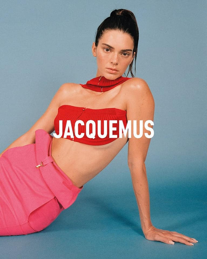 Kendall Jenner trong chiến dịch quảng cáo mới nhất của nhà mốt Jacquemus với biểu cảm gương mặt một màu khiến nhiều tín đồ khó chịu 
