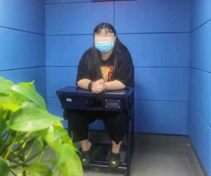 Huang không xinh đẹp như ảnh trên mạng, thậm chí nặng tới gần 100kg.