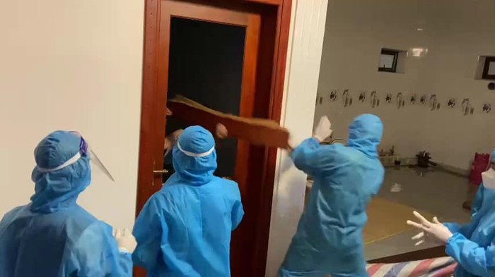 Chị H. chống đối, không chịu đi cách ly dù là F1