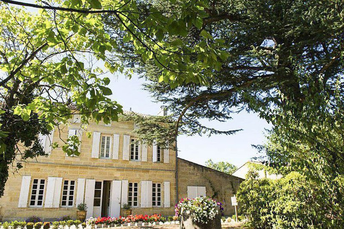 Bất động sản mang tên Chateau Monlot tại Bordeaux, Pháp với giá 5 triệu USD được cô mua vào năm 2011