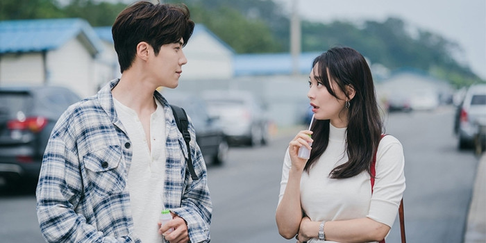 3 lý do để cày ngay 'Hometown Cha Cha Cha': Tương tác giữa Kim Seon Ho và Shin Min Ah chưa phải là nhất Ảnh 3