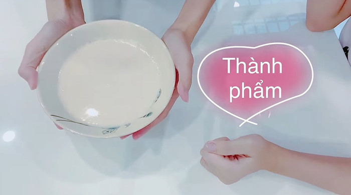 Thành phẩm cuối cùng là một chén tàu hũ thơm mịn, sánh đặc... 