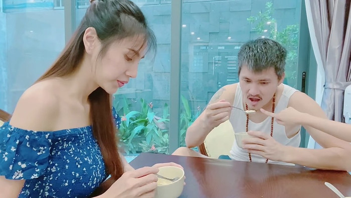 Cả gia đình ăn hết sạch chỉ trong vài phút. 