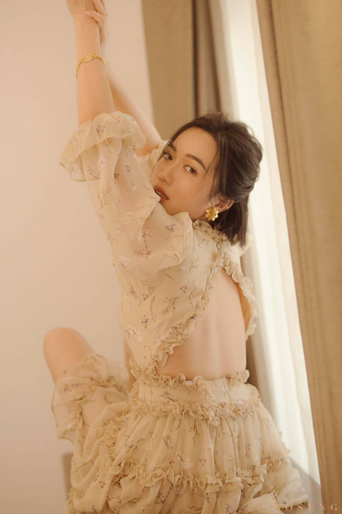 Dân tình tò mò về thời gian chiếc clip tập nhảy này của Diệu Nhi ra đời.