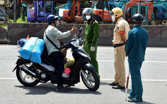 TP.HCM: Shipper được hoạt động ở các quận 'vùng đỏ' từ hôm nay Ảnh 2