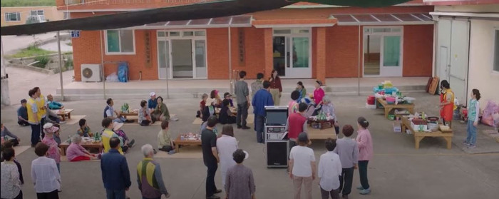 'Hometown Cha Cha Cha' tập 2: Shin Min Ah bị tẩy chay, sự nghiệp suýt nữa tiêu tan vì tính cách tiểu thư Ảnh 13