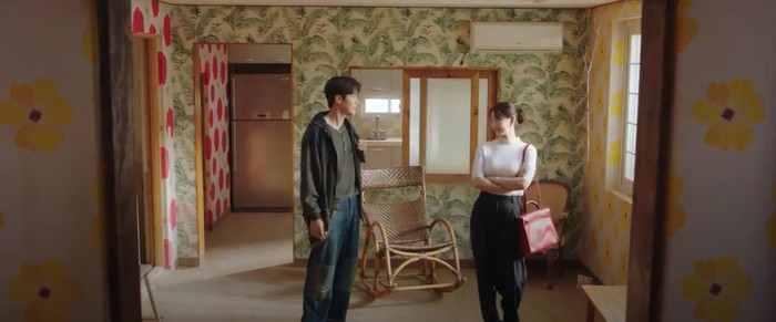 'Hometown Cha Cha Cha' tập 2: Shin Min Ah bị tẩy chay, sự nghiệp suýt nữa tiêu tan vì tính cách tiểu thư Ảnh 4