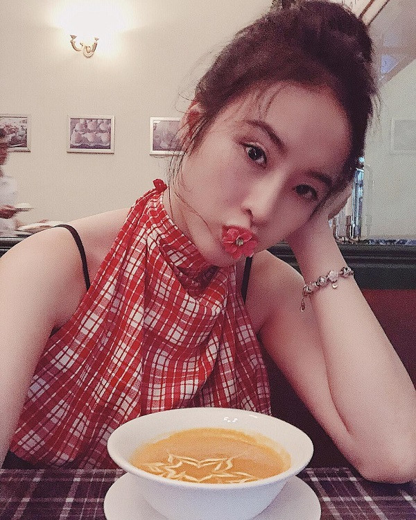 Thà cứ đăng tải, chia sẻ phương pháp ăn uống thuần chay mùa dịch, chắc hẳn Angela Phương Trinh sẽ chẳng gây xôn xao đến thế. 