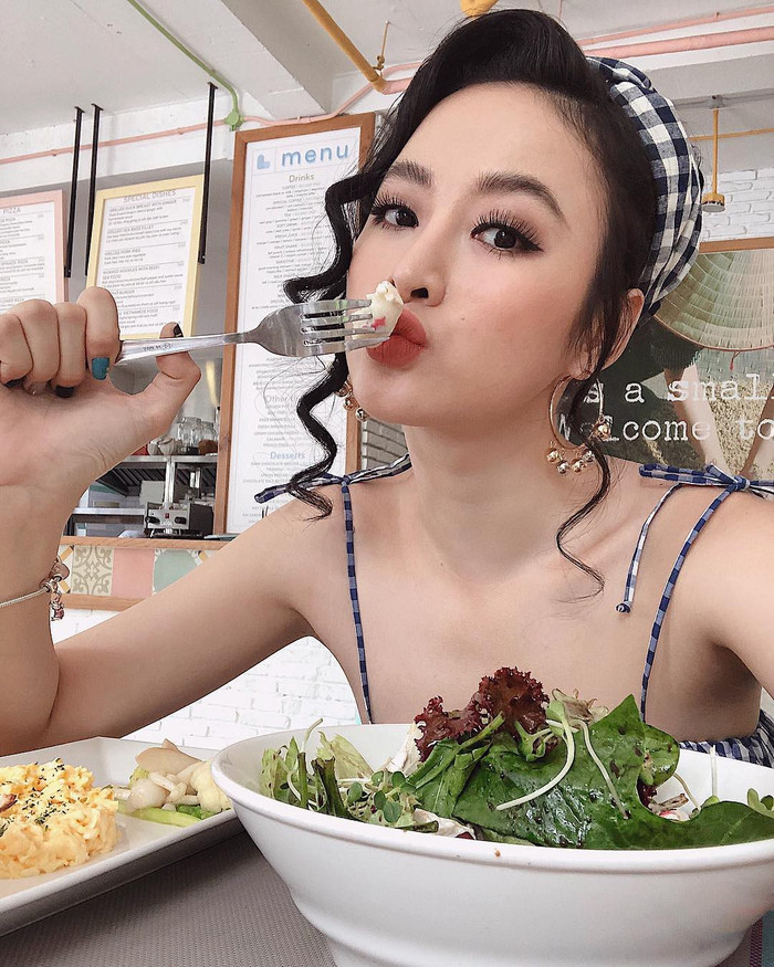 Ngoài ra, các kiểu salad rau củ tươi mới cũng thường xuyên được đưa vào menu. 