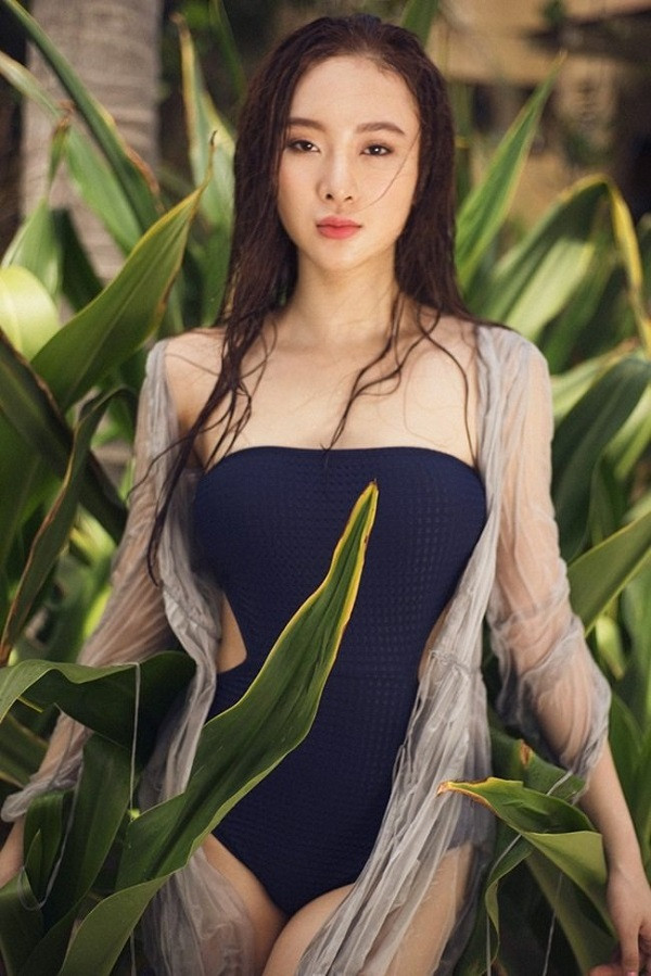 Dù ăn chay nhưng body Angela Phương Trinh vẫn rất nuột nà, cô còn theo chế độ tập gym để giữ gìn dáng vóc. 