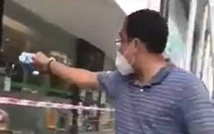 Người đàn ông tự xưng 'Ban chỉ đạo quận 7' gây rối tại siêu thị là ai? Ảnh 2