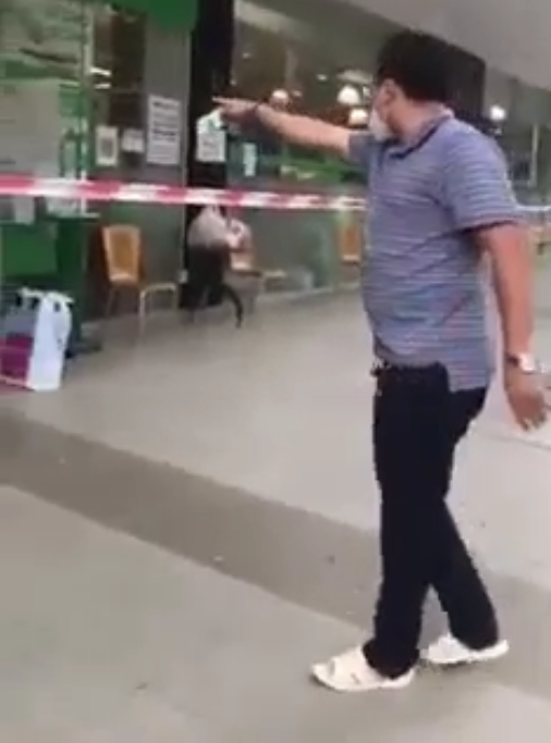 Người đàn ông gây rối tại siêu thị. Ảnh cắt từ clip