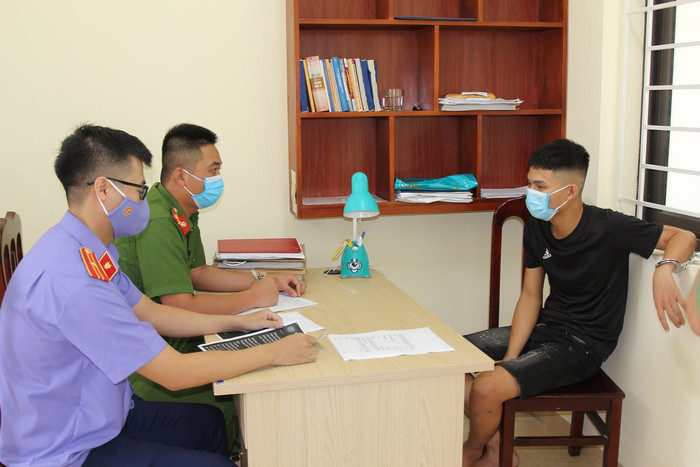 Bùi Huy Lực tại cơ quan công an 