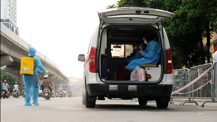 Công tác phun khử khuẩn cũng được triển khai.