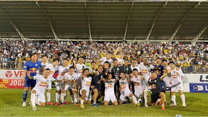 HLV Nguyễn Thành Công cho rằng nên lấy lại thứ hạng ở V.League 2020, tức Hà Nội FC và Sài Gòn FC đá AFC Cup 2022, còn HAGL không thể phân thứ hạng.