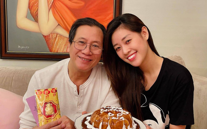 Sinh nhật ba, Hoa hậu Khánh Vân làm tặng bánh kem kèm lời nhắn ngọt ngào Ảnh 2