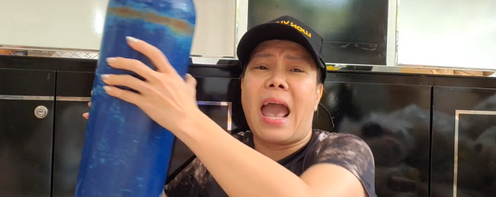 Việt Hương kêu gọi trả bình oxy.