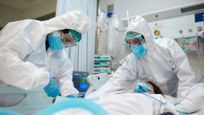 Bệnh nhân Covid-19 thành 'thi thể biết nói': Tỉnh táo nhưng không thể sống nếu thiếu máy thở Ảnh 1