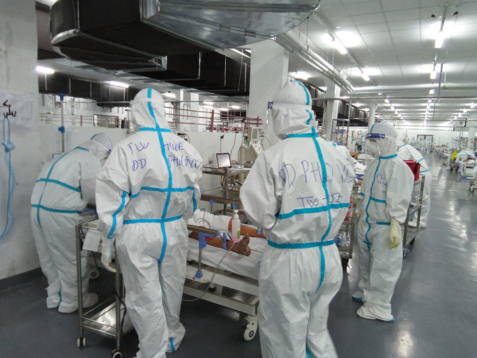 Hơn 6.400 ca COVID-19 nặng đang điều trị tại các cơ sở y tế trên toàn quốc