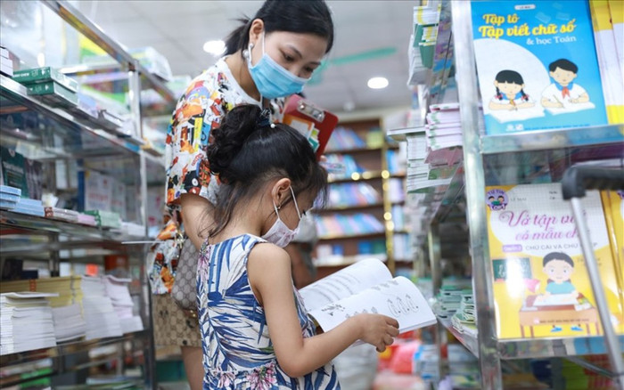 SGK chuyển đến tay học sinh nhỏ giọt vì thiếu giấy đi đường, phụ huynh nóng lòng đợi chờ Ảnh 2