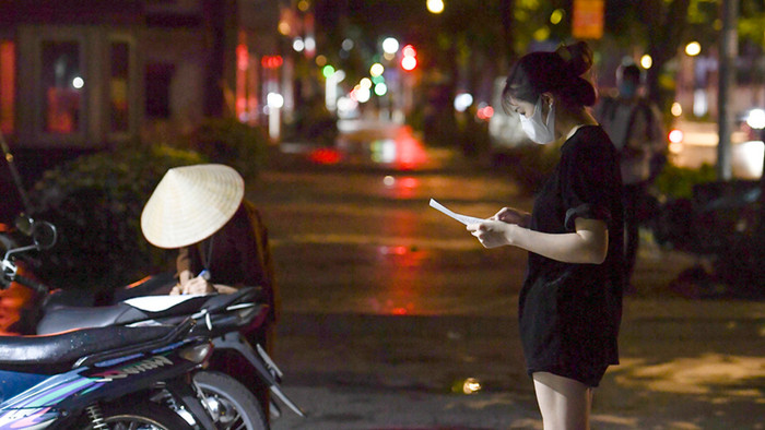  Người dân khai báo y tế, lấy mẫu trong đêm.