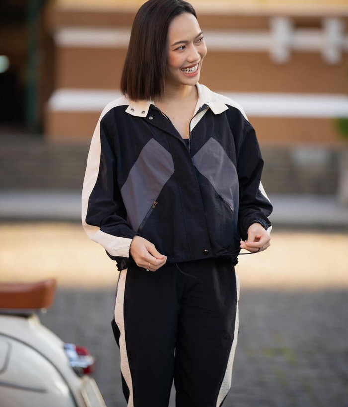 Outfit thể dục thể thao size rộng cũng được Diệu Nhi chọn mặc trong suốt thời gian mang thai 