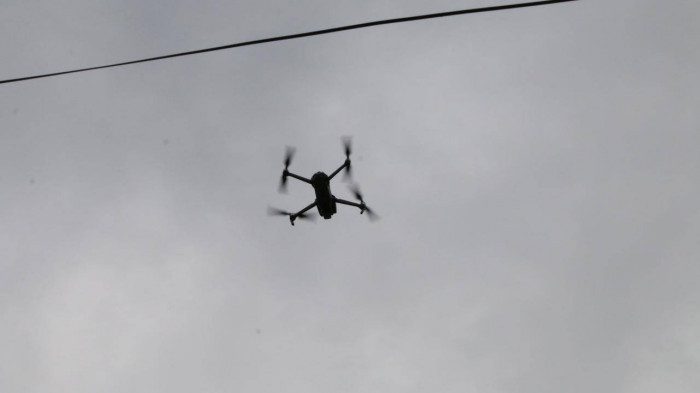 Khi phát hiện một số trường hợp vi phạm, đặc biệt là không đeo khẩu trang, công an phường sẽ xác minh, xử lý. Ảnh: Báo Giao thông