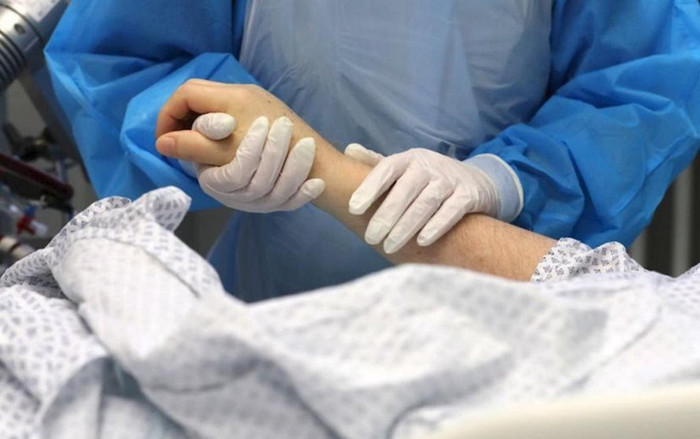 Suýt chết 3 lần trong 4 tháng nằm viện vì Covid-19, chàng trai 25 tuổi sống sót như 'kỳ tích' Ảnh 2