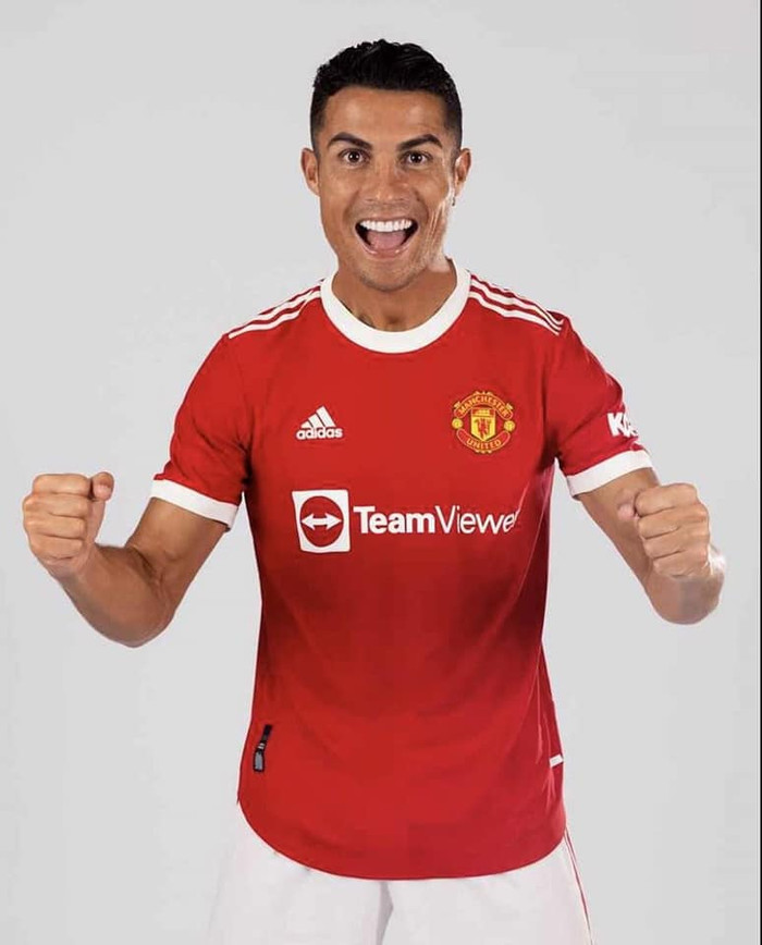 Ronaldo lần đầu xuất hiện trong áo đấu MU Ảnh 1