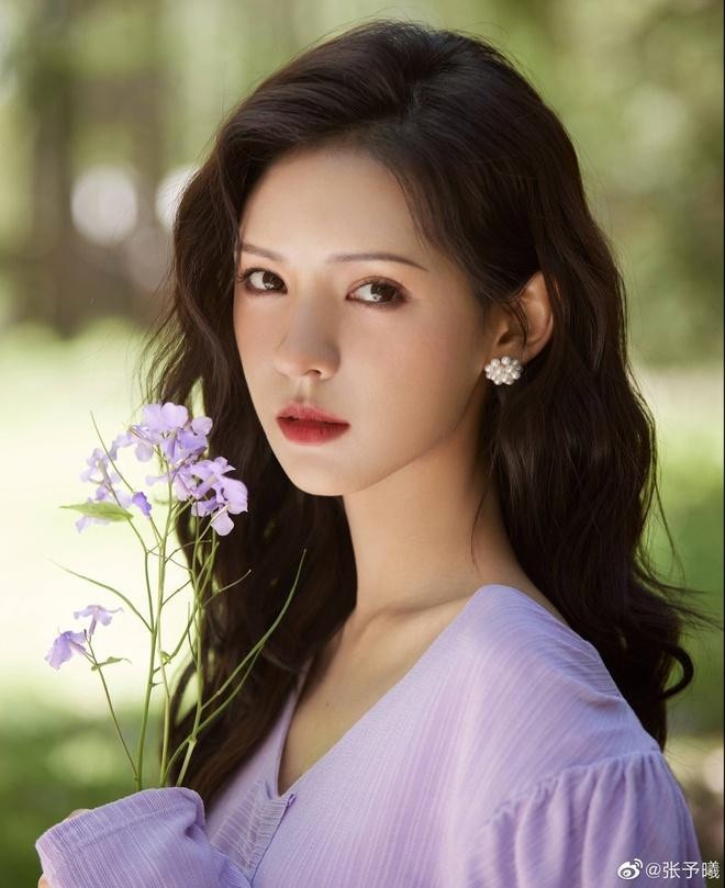 'Dữ quân ca' đang hot, nữ chính Trương Dư Hi lộ ảnh hẹn hò với bạn diễn nhưng không phải Thành Nghị? Ảnh 11