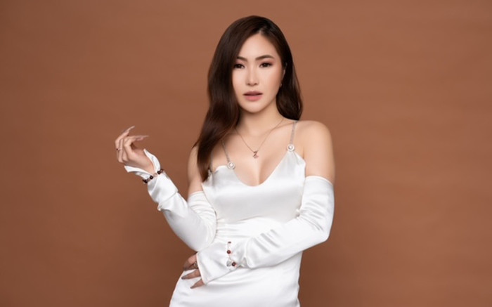 Hương Tràm lên tiếng về việc đổi nghệ danh mới 'Charmy Pham', khẳng định không bỏ 'thương hiệu cũ' Ảnh 2