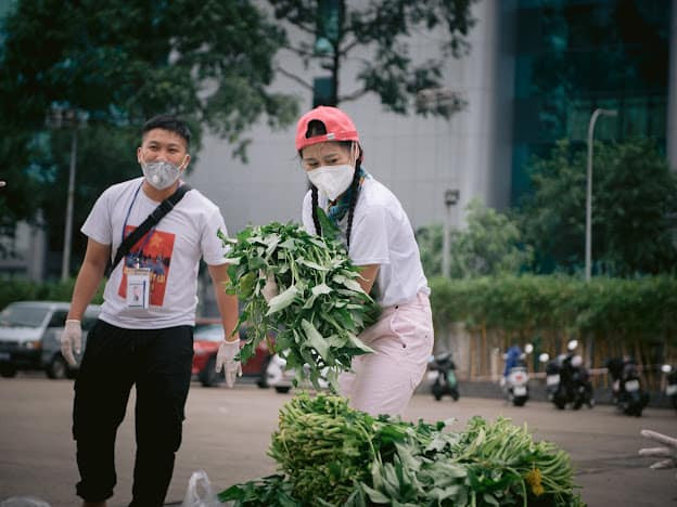 Sau Phi Nhung, đến lượt Nam Thư tiếp xúc trực tiếp với F0 khi làm thiện nguyện Ảnh 4