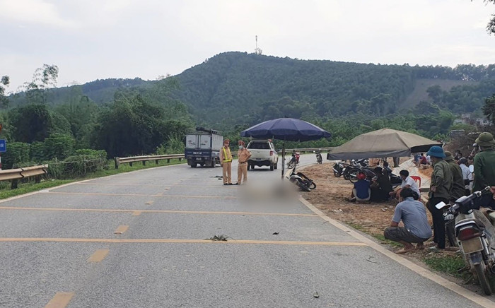 Truy tìm tài xế ô tô liên quan đến vụ tai nạn khiến 1 người tử vong ở Hòa Bình Ảnh 2